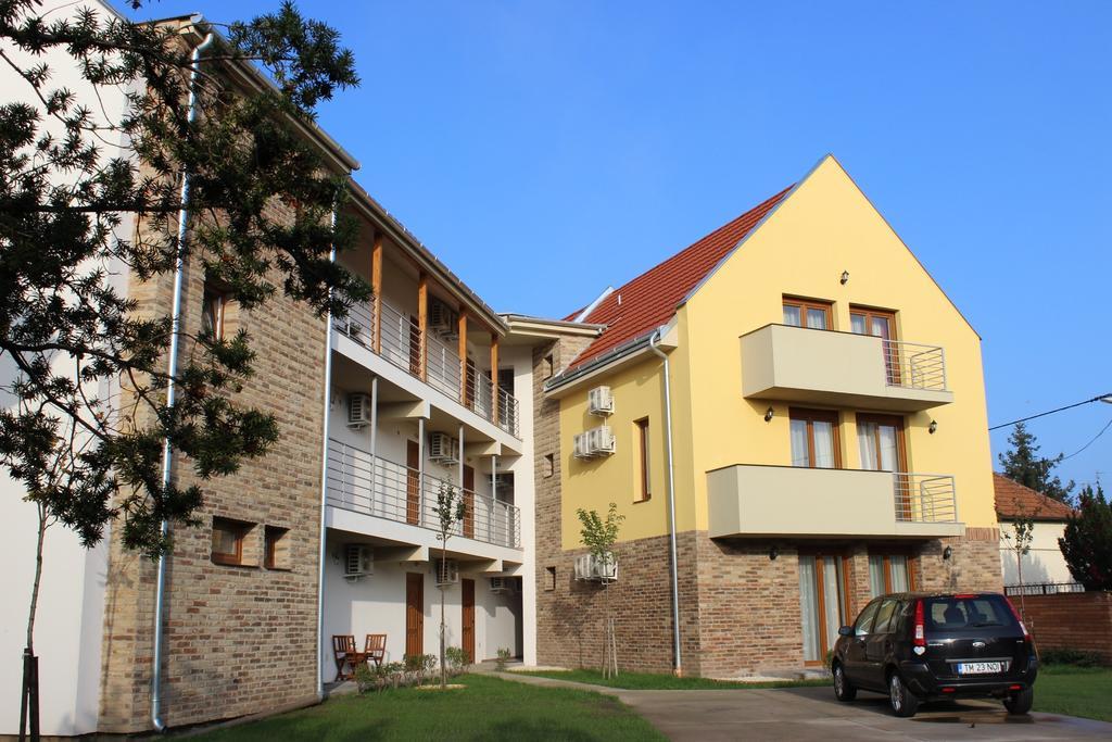 Gyulai Brill Apartman Chambre photo