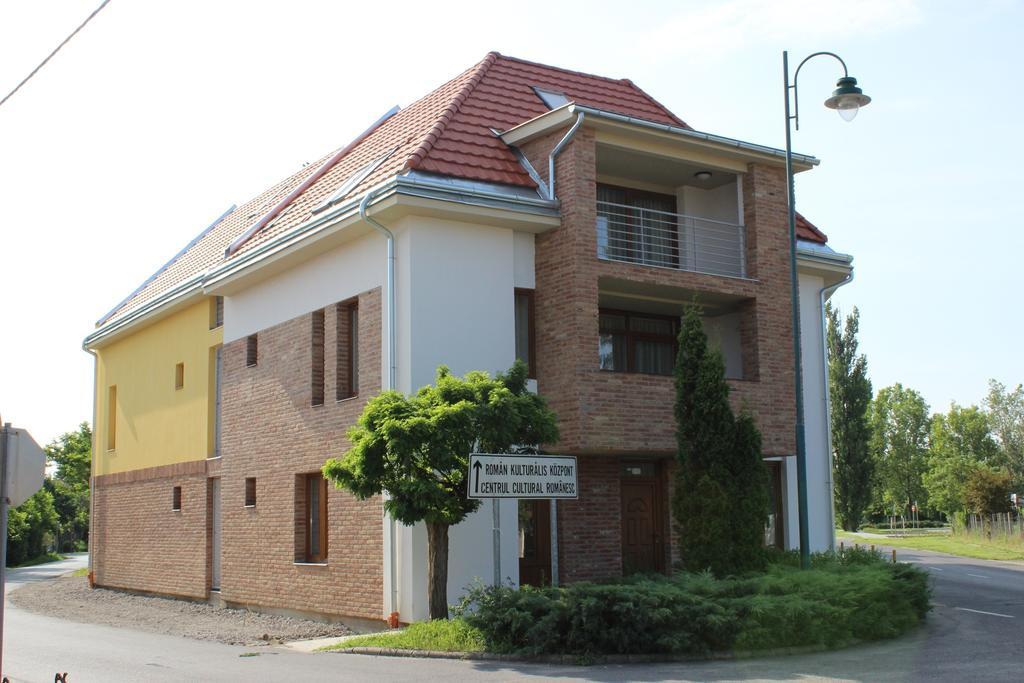 Gyulai Brill Apartman Chambre photo