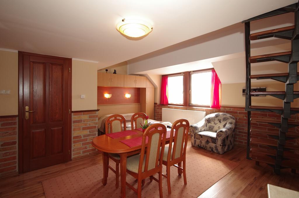 Gyulai Brill Apartman Extérieur photo